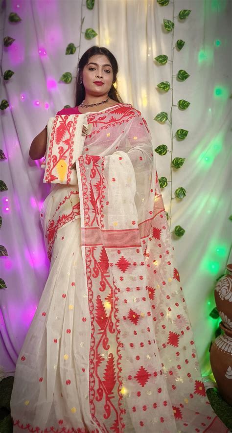 Kalavathi Dhakai Jamdani Saree – Monamaar
