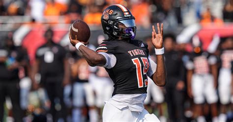 Steady Droppin Dimes - Bryce Underwood's QB coach on his staying at Michigan; UM Bball STILL no. 1