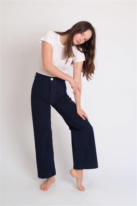 100% FINE COTTON CANVAS IN THE PERFECT DARK NAVY ... | Young women ...