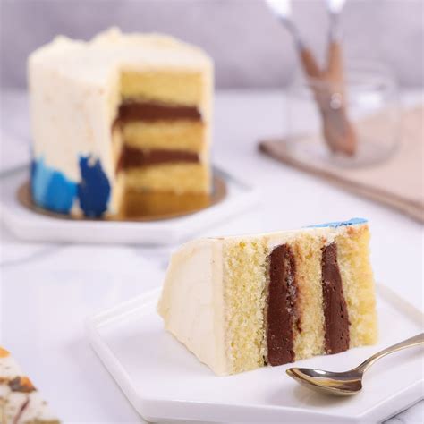 Blue Cake | Blue Birthday Cake | Blue colour cake – Liliyum Patisserie ...