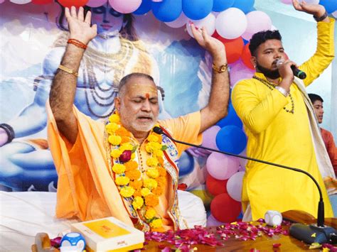 Niranjani Akhara's Mahamandleshwar calls for throwing, burning Sai Baba ...