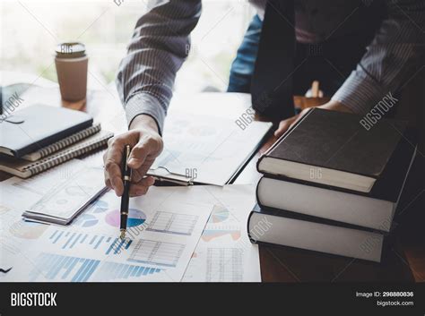 Pointing Stock 的图像结果