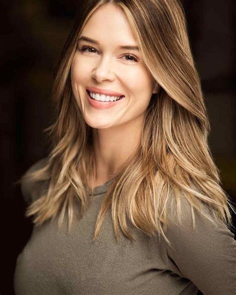 Leah Renee Biography, Age, Height, Husband - mrDustBin