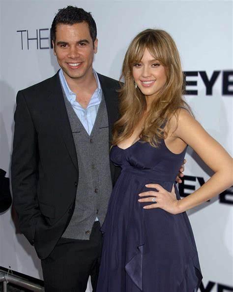 Jessica Alba Pregnant Belly