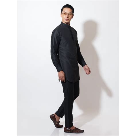 Pathan kurta with potli buttons at front – Vivek Karunakaran