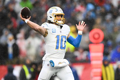 Justin Herbert injury latest after Los Angeles Chargers quarterback ...