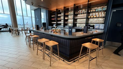 Review: LOT Business Class Lounge at Chicago O'Hare ( ORD ) - Monkey Miles