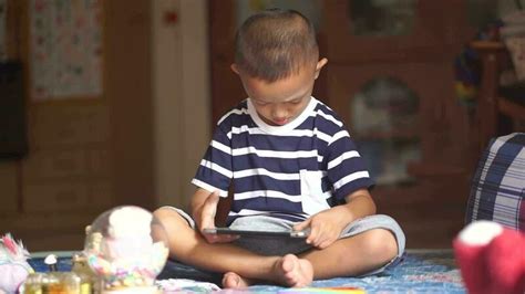 Playing Computer Clip 的图像结果