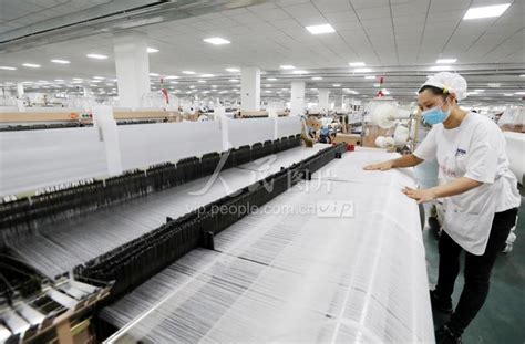 江苏盐城：纺织女工忙生产赶订单-人民图片网
