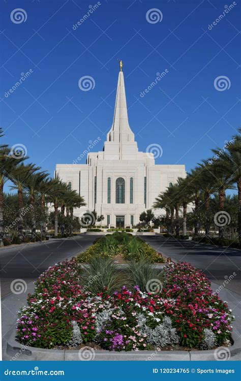 The Mormon Gilbert Arizona Temple in Gilbert Arizona Editorial Image ...