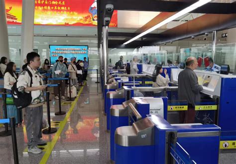 长沙芙蓉公安分局启用24小时自助取证业务_出入境