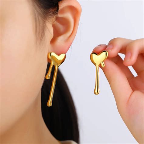 Drippy Long Heart Earrings – Dramebaaz India