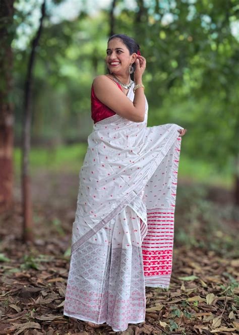 Rongor Jonaki White Silk Blend Mekhela Chador | Fully Stitched – Apaapi ...