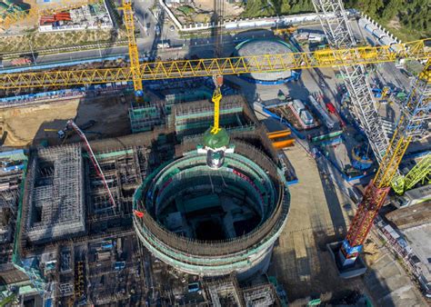 Small nuclear plants: A controversial bet on the future of energy