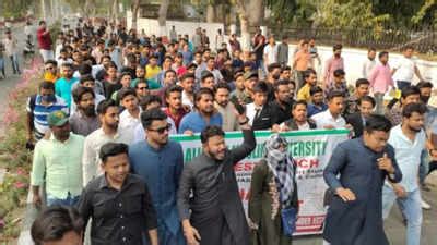 Uttar Pradesh: Aligarh Muslim University students protest against ...