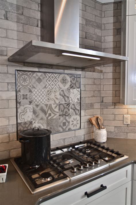 Grey Kitchen Backsplash – A Stylish And Trendy Look For Your Kitchen ...