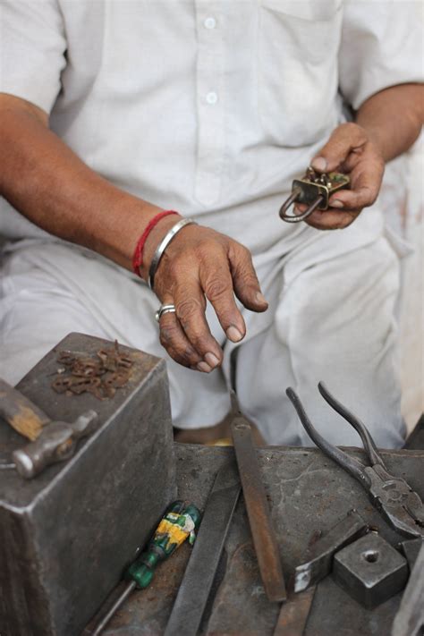 Locksmiths and Lockpickers: A Comparative Salary Analysis - Sport Lockpicking