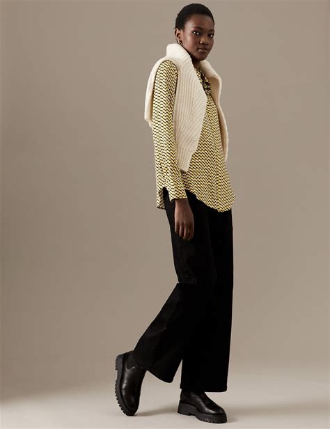 Chain Print Collared Long Sleeve Shirt