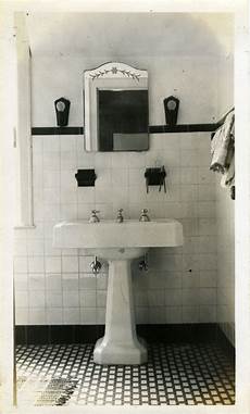 1930s Bathroom Lighting by File 1930s Bathroom Jpg Wikimedia Commons 1930s Bathroom Lighting