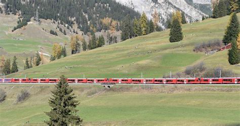 1.9千米世界最长列车穿越阿尔卑斯山，有100节车厢_铁路_瑞士_美联社