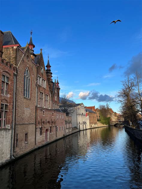 Bruges: The Venice of Northern Europe - PILOT GUIDES