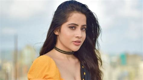 Uorfi dances in a saree to 'Villa Wala Pyaar' ahead of MTV Splitsvilla ...