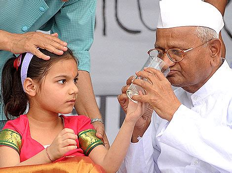 Anna Hazare breaks fast after 288 hours, nation relieved ~ Discover ...