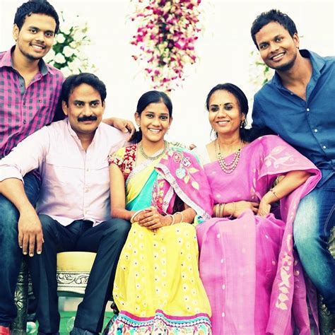 Shouryuv : నాని 'హాయ్ నాన్న' సినిమా డైరెక్టర్ శౌర్యువ్ ఈ సోషల్ మీడియా ...