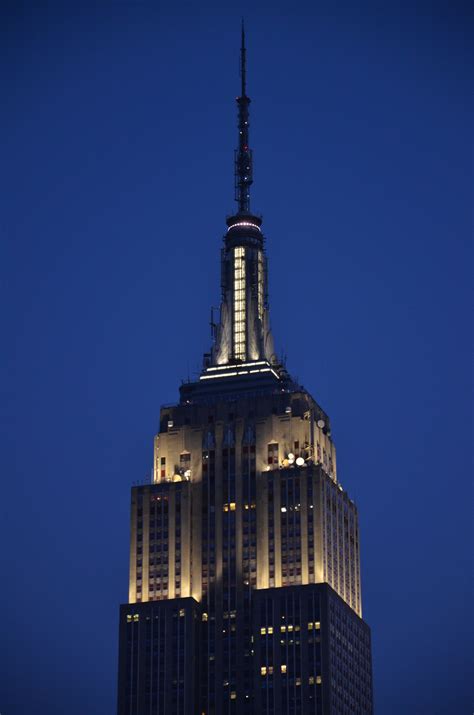 在纽约, 美国, 摩天大楼和多云的天空的低角度的看法高清摄影大图-千库网