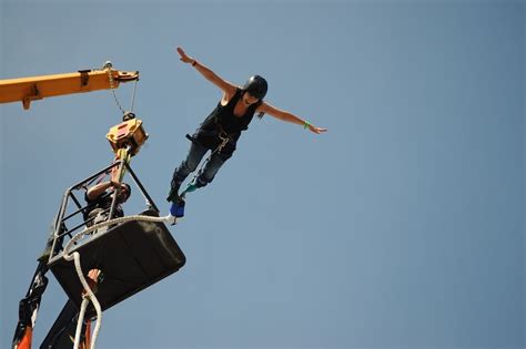 Thrilling Bungee Jumping In Dubai: Top Spots And Tips 2026