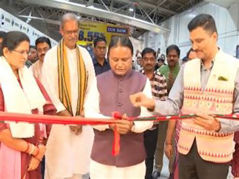 CM Majhi inaugurates exclusive Boyanika outlet showcasing traditional ...