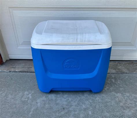 Igloo Island Breeze 28 Quart Cooler | EstateSales.org