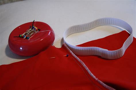 Sewing Elastic with Serger Tutorial 的图像结果