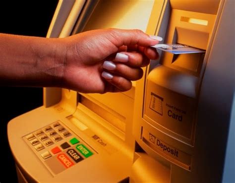 各位注意！2022年2月开始，跨银行ATM提款⚡恢复征收RM1服务费！