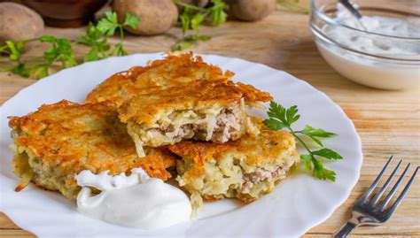 Драники картофельные с фаршем на сковороде