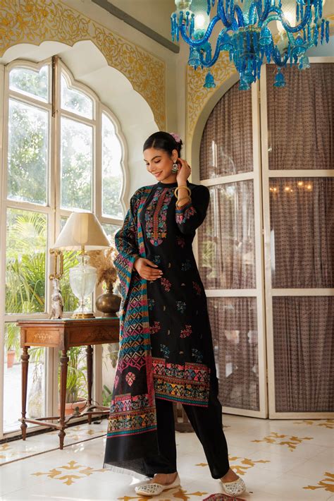 Kidar Elegant Black Pant Suit with Threadwork - Black– Kidar Textile Mills