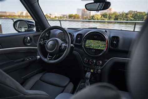 MINI Countryman hybrid interior & comfort | DrivingElectric