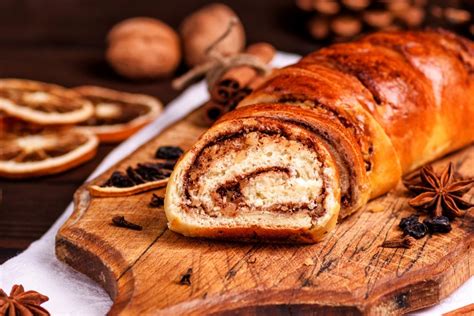 Дрожжевой рулет с орехами – простой и вкусный рецепт, как приготовить ...
