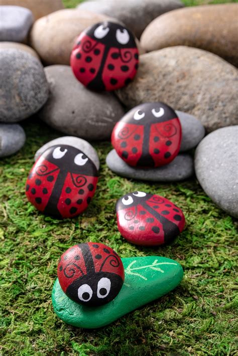 Paint Ladybug Rocks (The Cutest Bugs You’ll Ever Make!) - Mod Podge Rocks