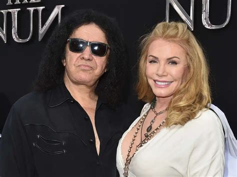Shannon Tweed Biography: Height, Age, Movies, Net Worth, Instagram ...