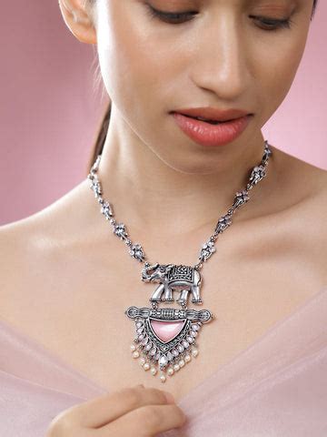 Necklace And Chains – Rubans
