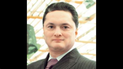Raymond Group chief Gautam Singhania injured as speedboat capsizes in ...