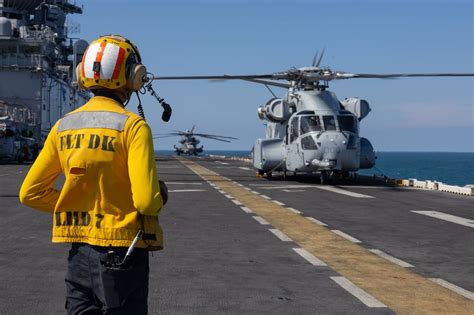 Marine gunner has AWOL charges tossed, gets reprimand for statements