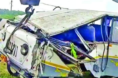 Nine of pvt firm injured as van turns turtle