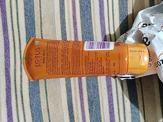 Lotus Herbals Safe Sun 3-In-1 Matte Look Daily Sunblock Sunscreen SPF ...