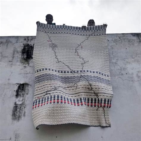 "Rafiq Ni Sujni - Ek Rang Bawaliyo Quilt" (Grey) – RaasLeelaTextile
