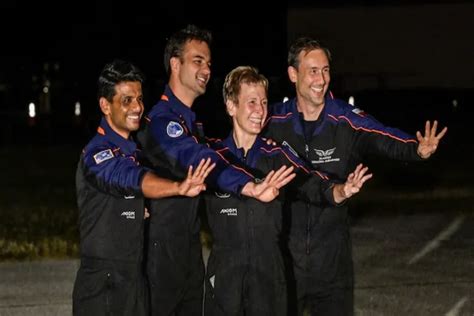 एसआरके के ‘स्वदेस’ गाने ‘यूही चला चल’ ने भरा शुभांशु शुक्ला के लॉन्च डे ...