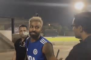 'Hairstyle Social Media Pe Viral Hai': Cameraman Hilariously Tells ...