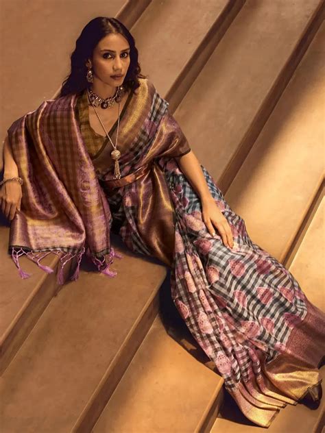 Light Pink And Black Checks Design Handloom Silk Saree - VJV Now - India