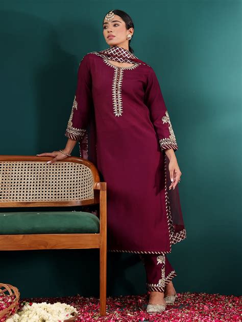 Varanga Women Purple Yoke Embroide Purple Straight Kurta PaiPurple With ...